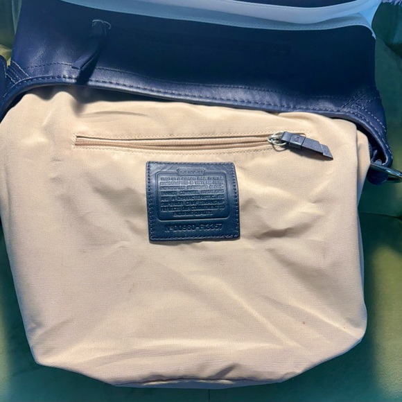 COACH : Good used condition- shoulder bag navy blue and white. - Picture 11 of 13